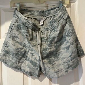 Athleta Camo Gray-ish Green Women's Shorts